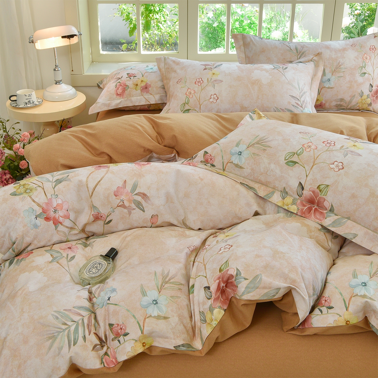 91家纺网 家纺一手货源 找家纺 董成龙家纺 2025新款全棉磨毛数码印花四件套 美伊-咖