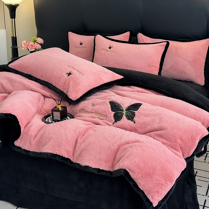 91家纺网 家纺一手货源 找家纺 2025兔毛包边贴布绣花牛奶绒四件套蝶恋 蝶恋-粉