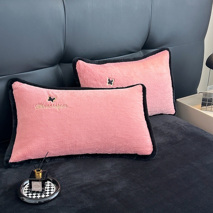 91家纺网 家纺一手货源 找家纺 2025兔毛包边贴布绣花牛奶绒四件套蝶恋 蝶恋-粉