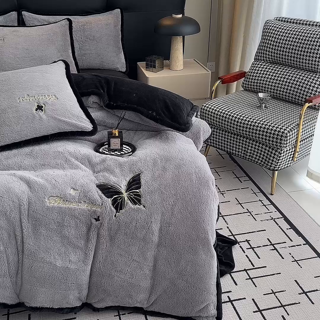 91家纺网 家纺一手货源 找家纺 2025兔毛包边贴布绣花牛奶绒四件套蝶恋 蝶恋-灰