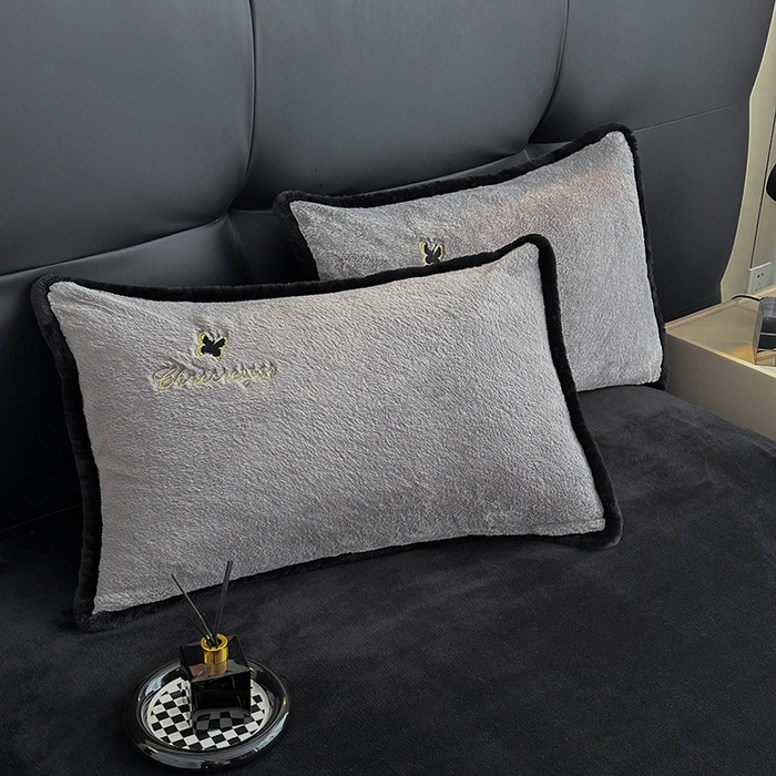 91家纺网 家纺一手货源 找家纺 2025兔毛包边贴布绣花牛奶绒四件套蝶恋 蝶恋-灰