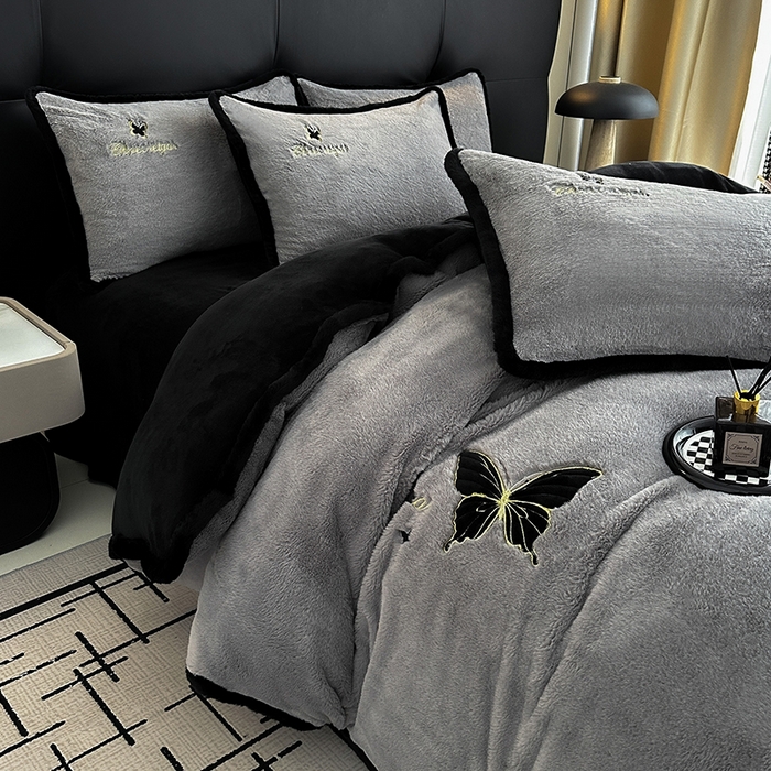 91家纺网 家纺一手货源 找家纺 2025兔毛包边贴布绣花牛奶绒四件套蝶恋 蝶恋-灰