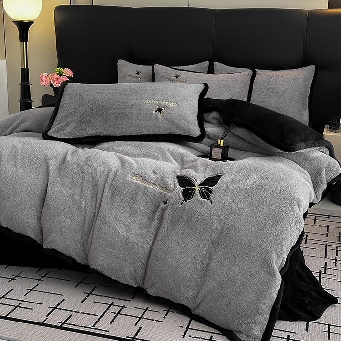 91家纺网 家纺一手货源 找家纺 2025兔毛包边贴布绣花牛奶绒四件套蝶恋 蝶恋-灰