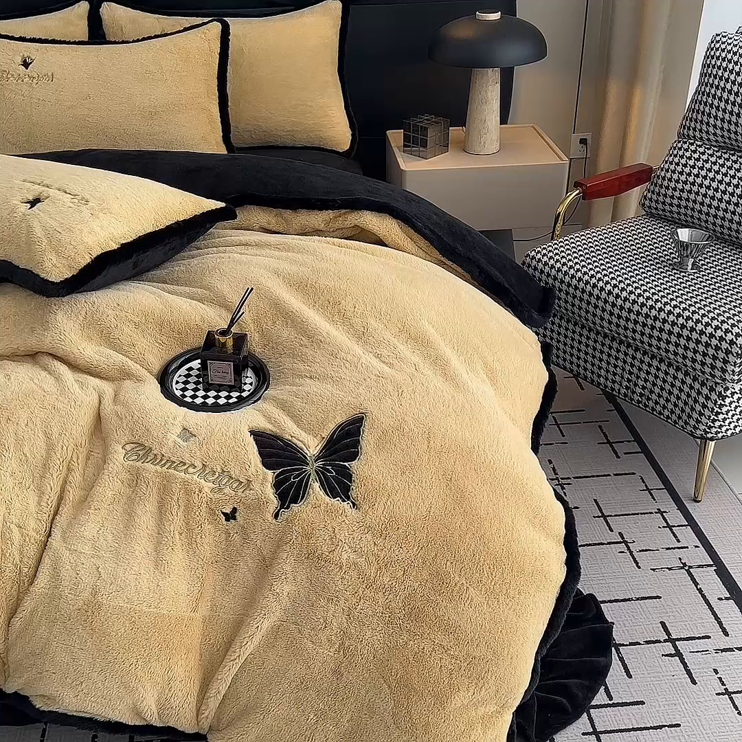 91家纺网 家纺一手货源 找家纺 2025兔毛包边贴布绣花牛奶绒四件套蝶恋 蝶恋-金