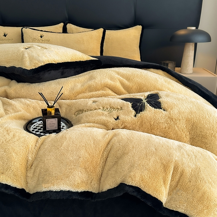 91家纺网 家纺一手货源 找家纺 2025兔毛包边贴布绣花牛奶绒四件套蝶恋 蝶恋-金