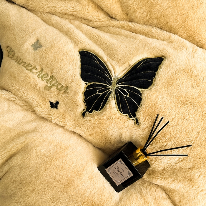 91家纺网 家纺一手货源 找家纺 2025兔毛包边贴布绣花牛奶绒四件套蝶恋 蝶恋-金