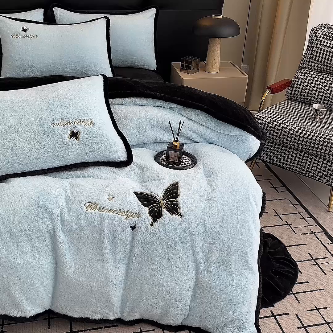 91家纺网 家纺一手货源 找家纺 2025兔毛包边贴布绣花牛奶绒四件套蝶恋 蝶恋-蓝