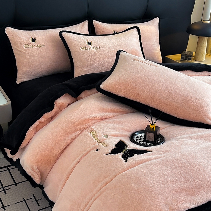 91家纺网 家纺一手货源 找家纺 2025兔毛包边贴布绣花牛奶绒四件套蝶恋 蝶恋-玉