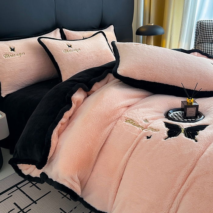 91家纺网 家纺一手货源 找家纺 2025兔毛包边贴布绣花牛奶绒四件套蝶恋 蝶恋-玉