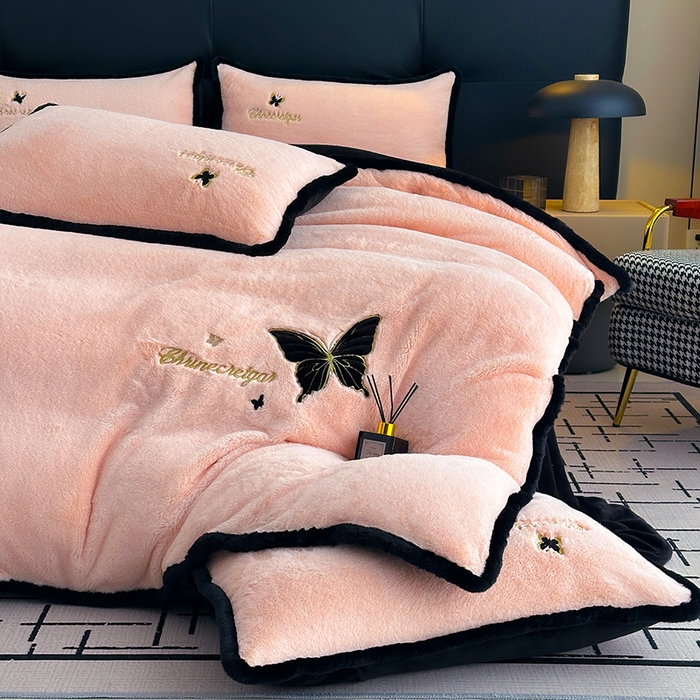 91家纺网 家纺一手货源 找家纺 2025兔毛包边贴布绣花牛奶绒四件套蝶恋 蝶恋-玉