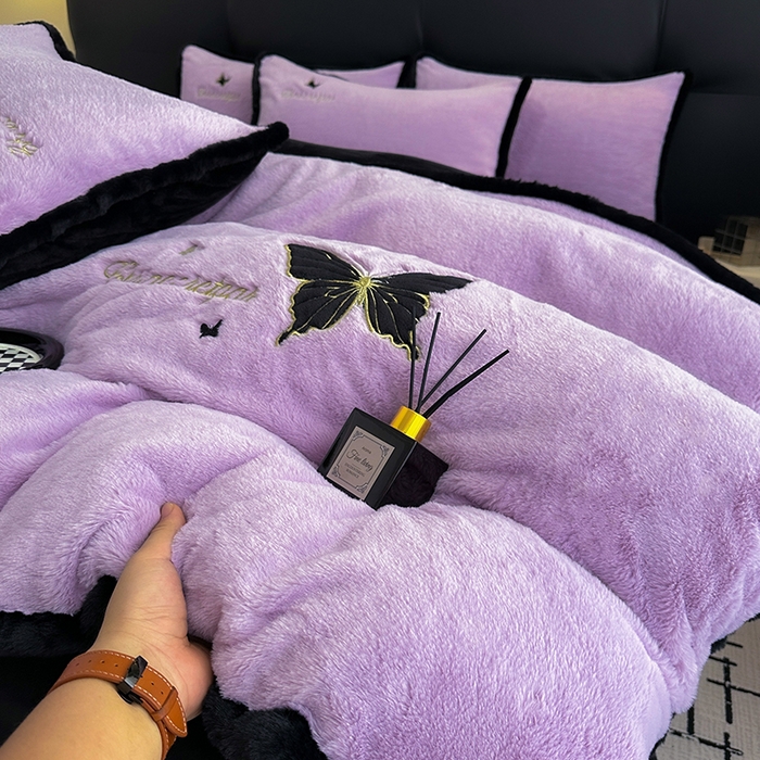 91家纺网 家纺一手货源 找家纺 2025兔毛包边贴布绣花牛奶绒四件套蝶恋 蝶恋-紫