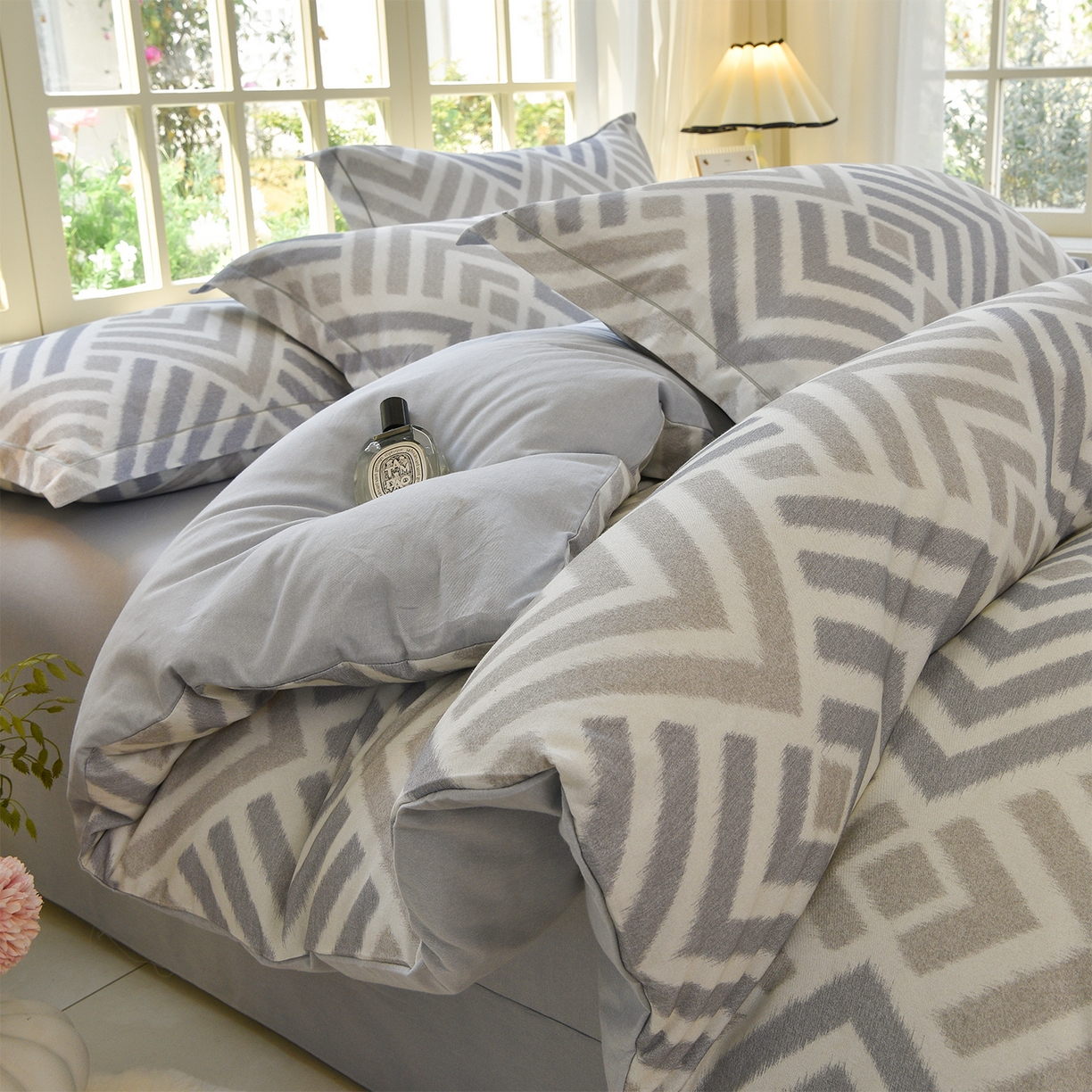 91家纺网 家纺一手货源 找家纺 董成龙家纺 2025新款全棉磨毛数码印花四件套 半舟-灰