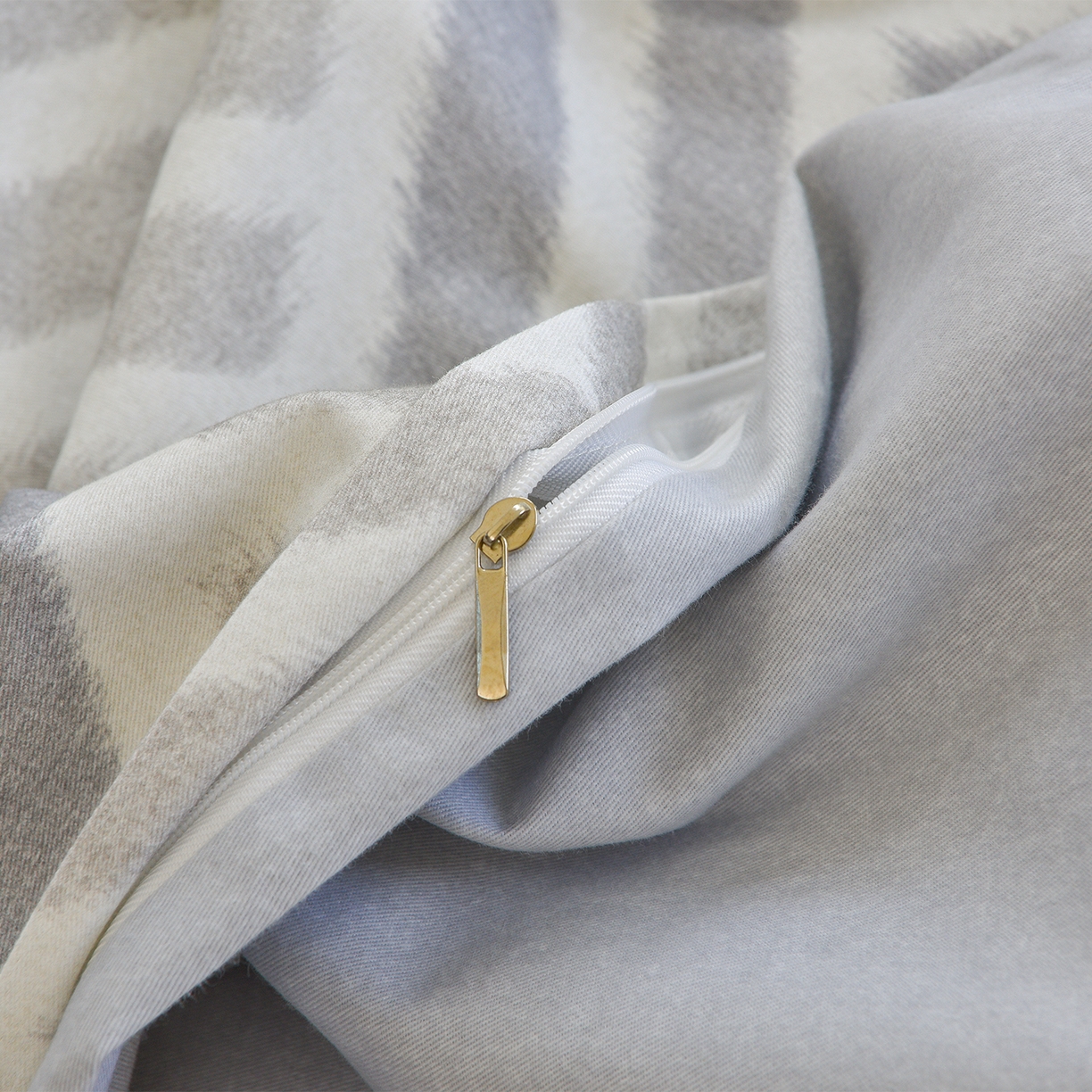 91家纺网 家纺一手货源 找家纺 董成龙家纺 2025新款全棉磨毛数码印花四件套 半舟-灰