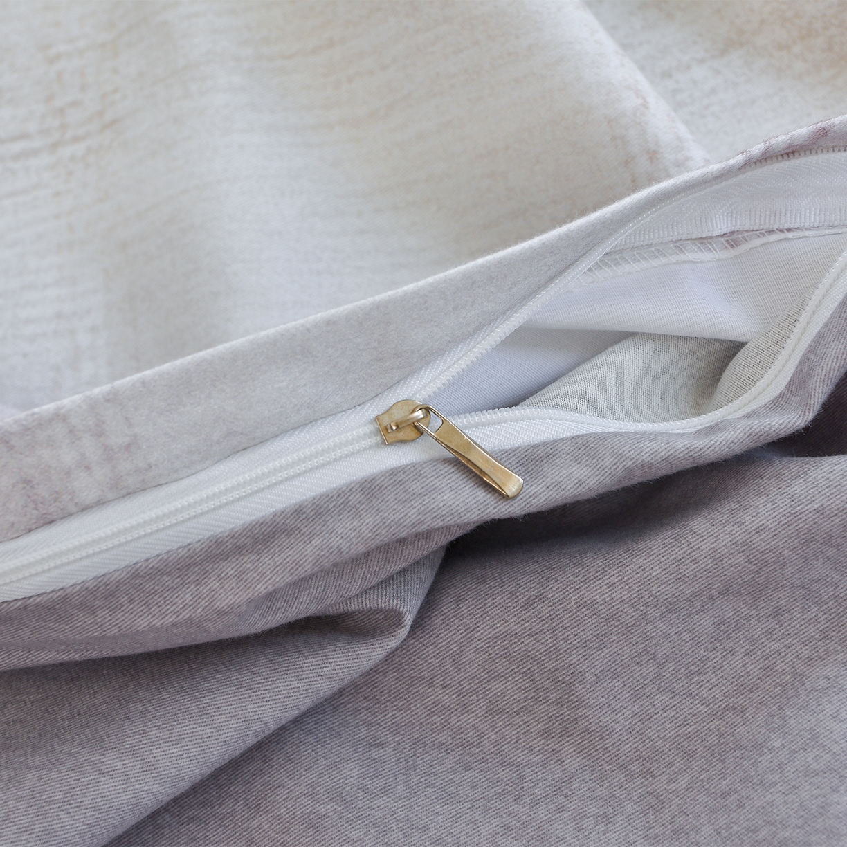 91家纺网 家纺一手货源 找家纺 董成龙家纺 2025新款全棉磨毛数码印花四件套 轻织漫冬-紫