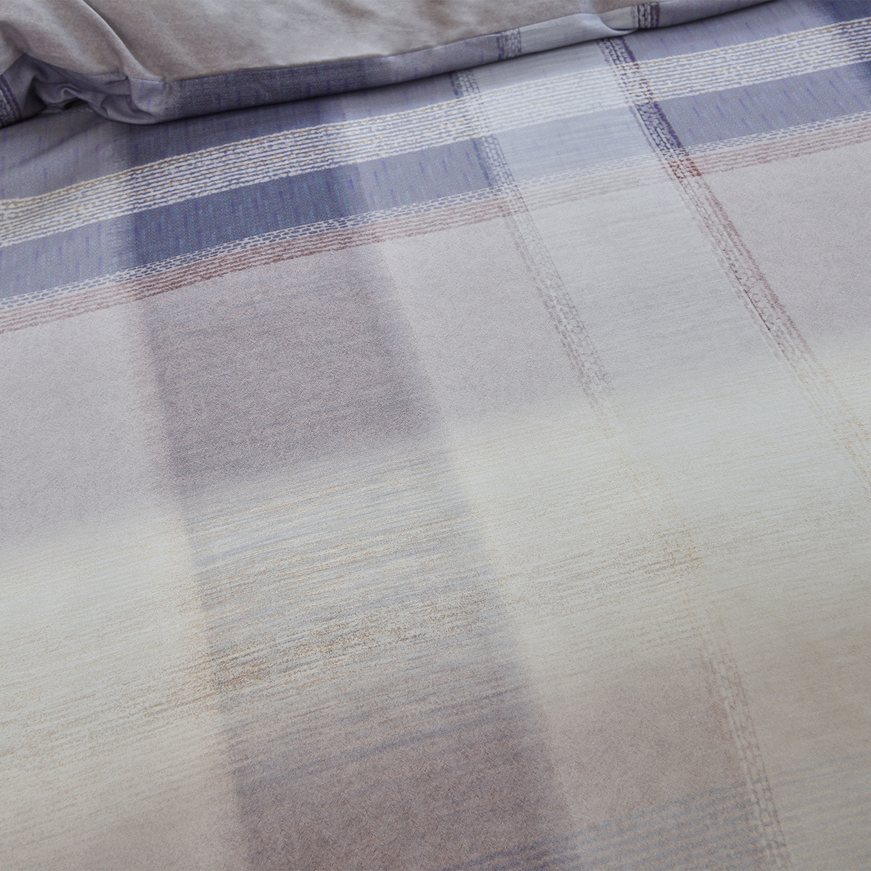 91家纺网 家纺一手货源 找家纺 董成龙家纺 2025新款全棉磨毛数码印花四件套 轻织漫冬-紫