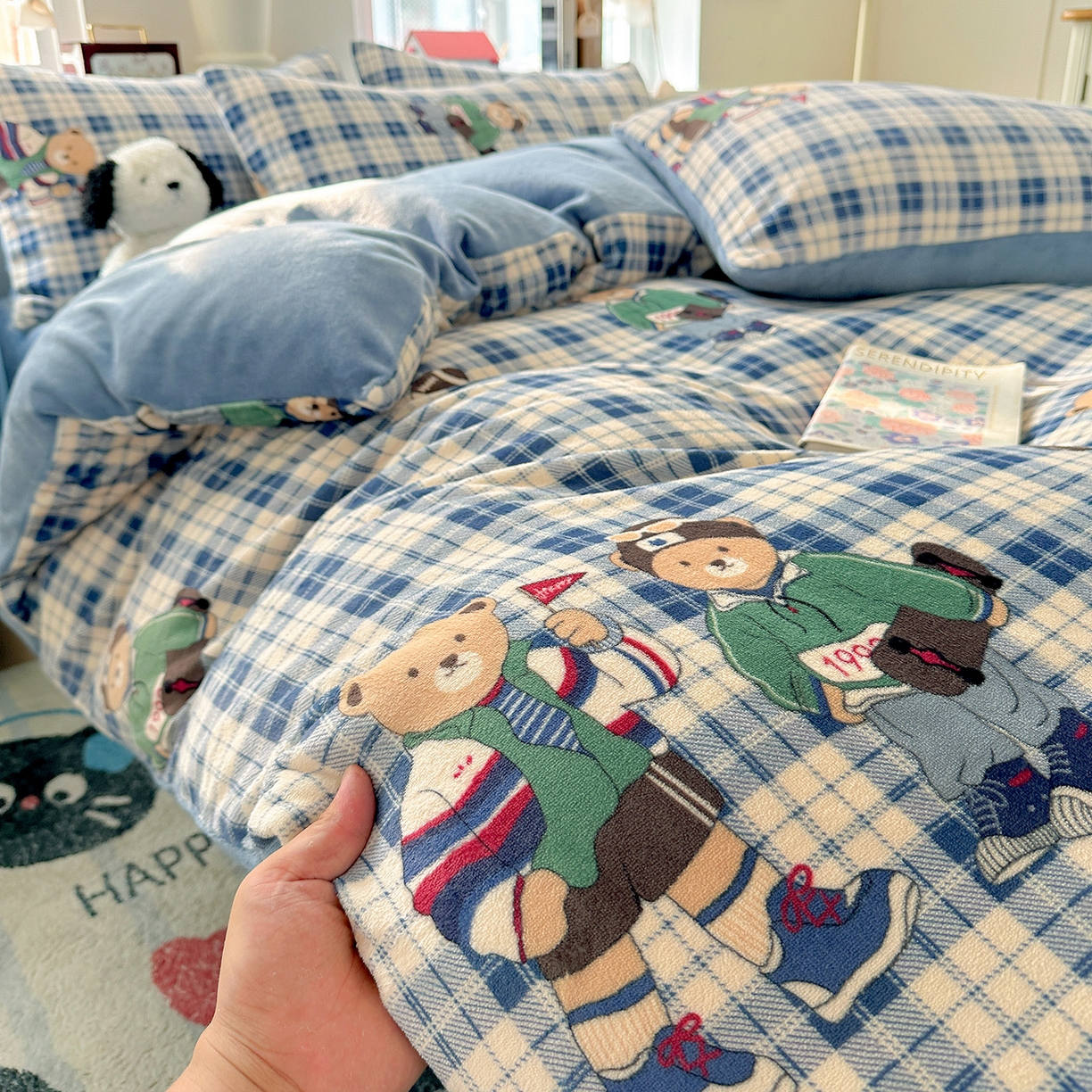 91家纺网 家纺一手货源 找家纺 水木坊 2025新款A加厚牛奶绒印花四件套-含买家秀 蓝格英伦熊