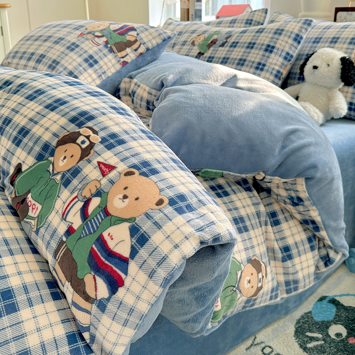 91家纺网 家纺一手货源 找家纺 水木坊 2025新款A加厚牛奶绒印花四件套-含买家秀 蓝格英伦熊