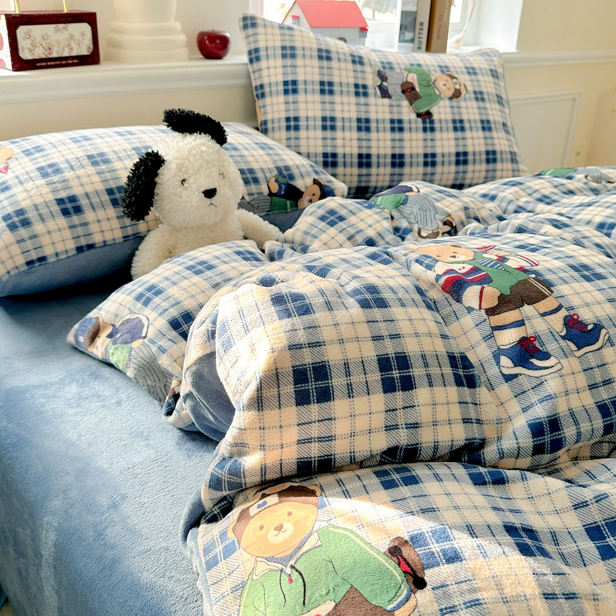 91家纺网 家纺一手货源 找家纺 水木坊 2025新款A加厚牛奶绒印花四件套-含买家秀 蓝格英伦熊