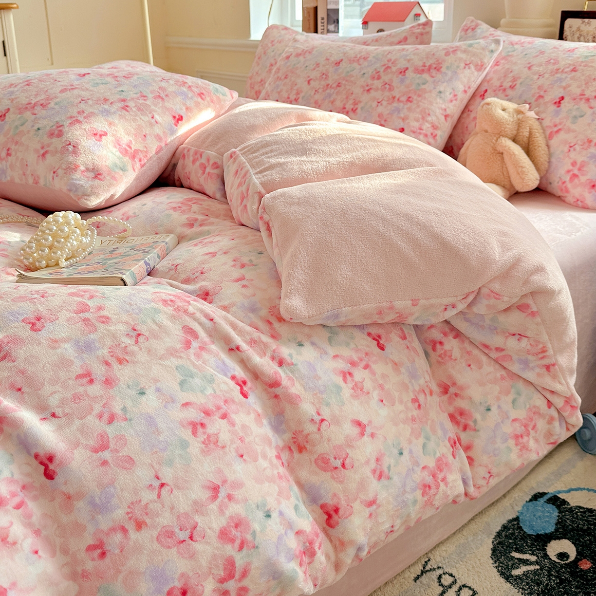 91家纺网 家纺一手货源 找家纺 水木坊 2025新款A加厚牛奶绒印花四件套-含买家秀 玫瑰粉黛