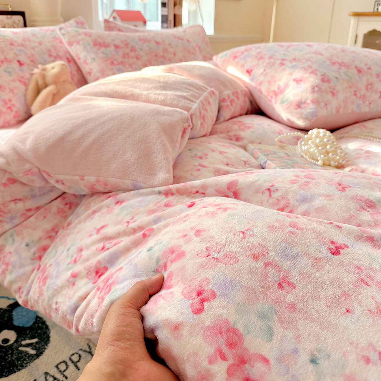 91家纺网 家纺一手货源 找家纺 水木坊 2025新款A加厚牛奶绒印花四件套-含买家秀 玫瑰粉黛