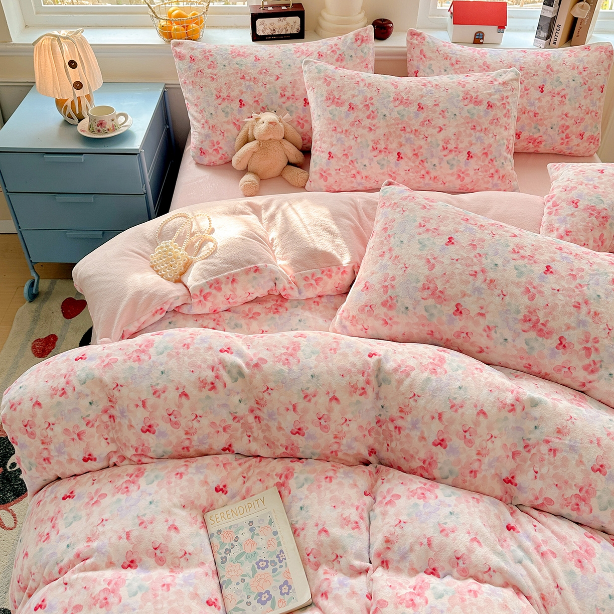 91家纺网 家纺一手货源 找家纺 水木坊 2025新款A加厚牛奶绒印花四件套-含买家秀 玫瑰粉黛