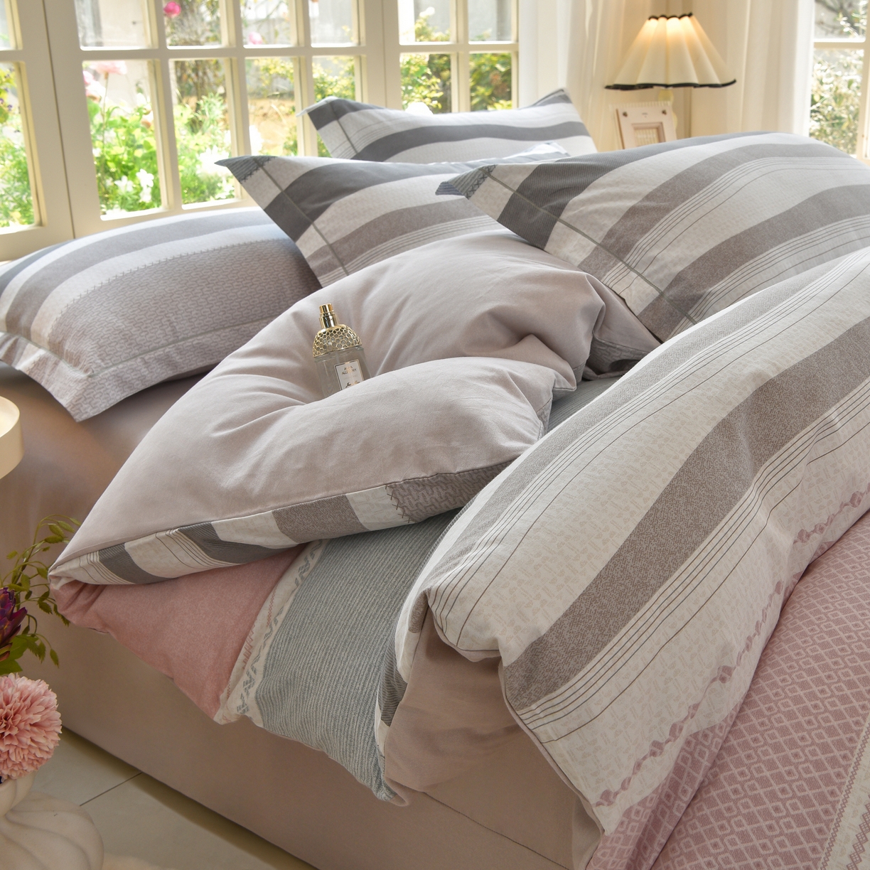 91家纺网 家纺一手货源 找家纺 董成龙家纺 2025新款全棉磨毛数码印花四件套 水平线-粉