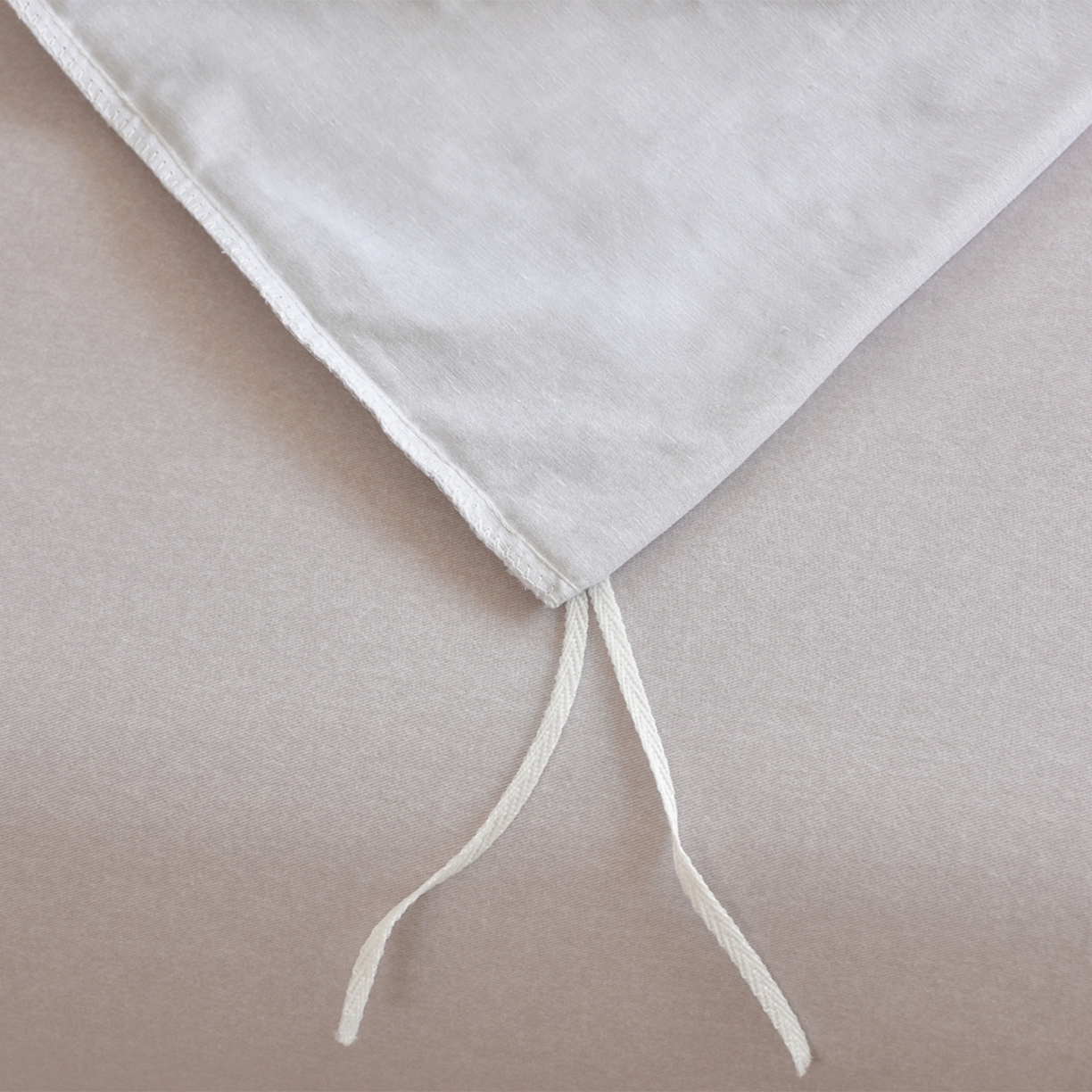 91家纺网 家纺一手货源 找家纺 董成龙家纺 2025新款全棉磨毛数码印花四件套 水平线-粉