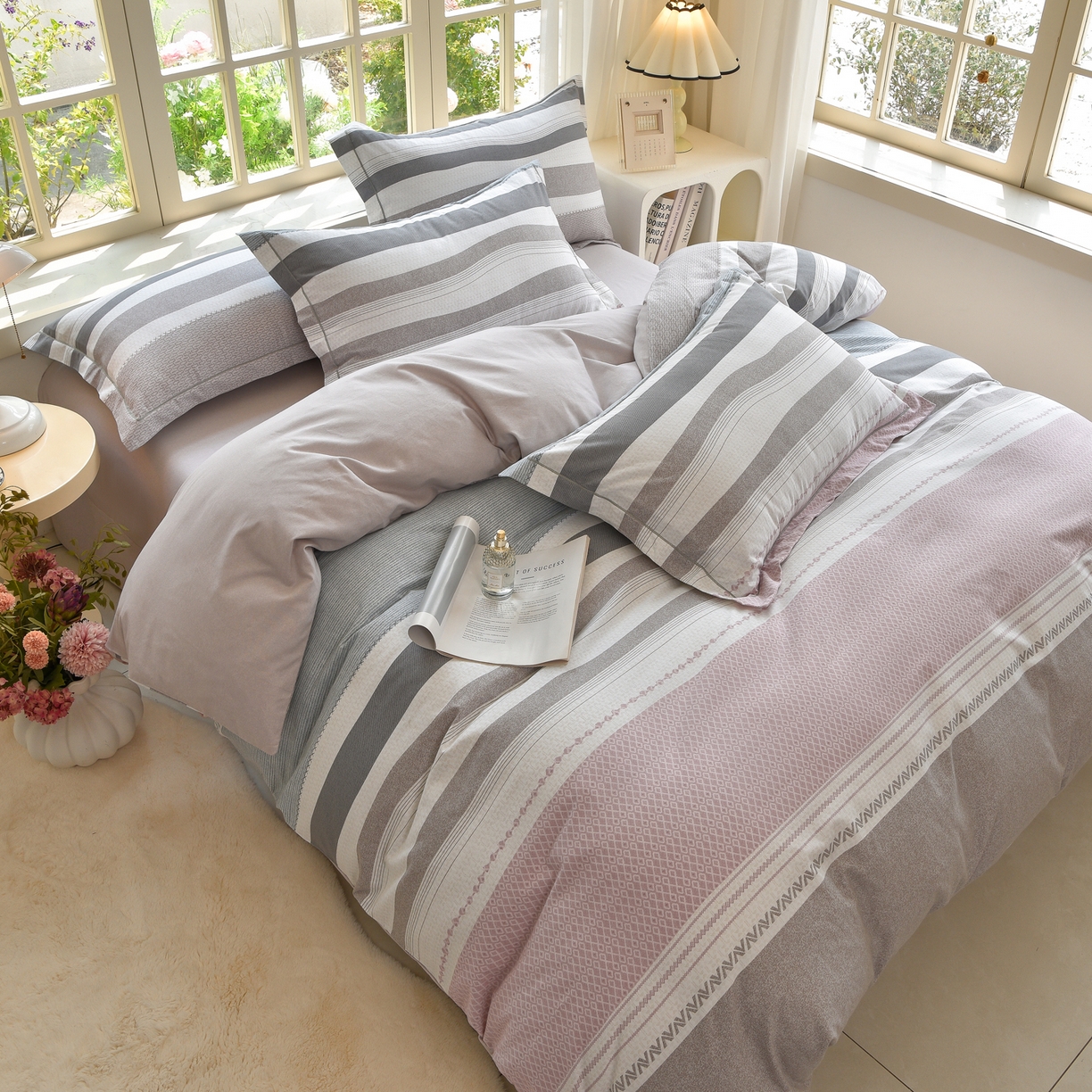 91家纺网 家纺一手货源 找家纺 董成龙家纺 2025新款全棉磨毛数码印花四件套 水平线-粉