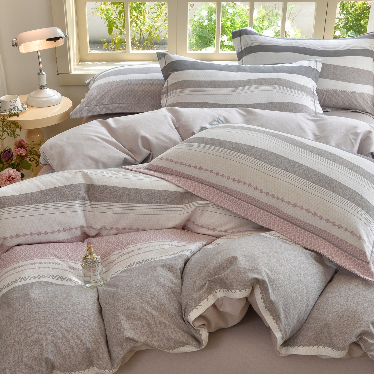 91家纺网 家纺一手货源 找家纺 董成龙家纺 2025新款全棉磨毛数码印花四件套 水平线-粉