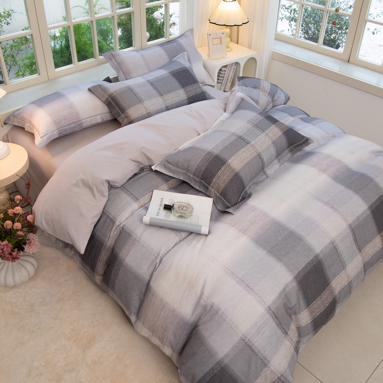 91家纺网 家纺一手货源 找家纺 董成龙家纺 2025新款全棉磨毛数码印花四件套 轻织漫冬-灰