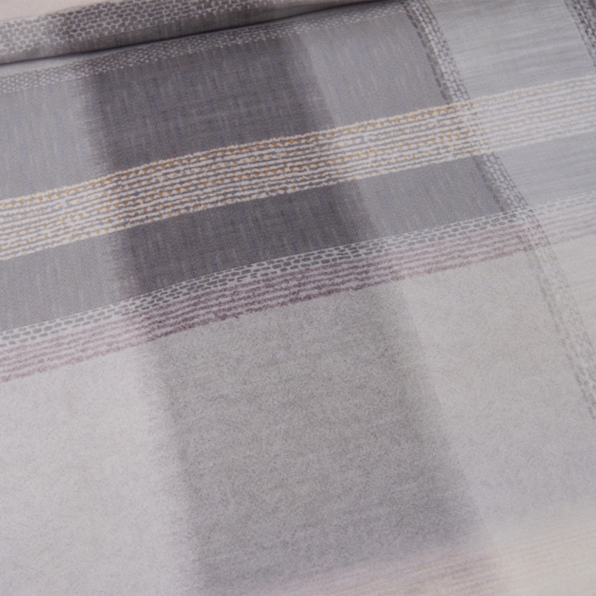 91家纺网 家纺一手货源 找家纺 董成龙家纺 2025新款全棉磨毛数码印花四件套 轻织漫冬-灰