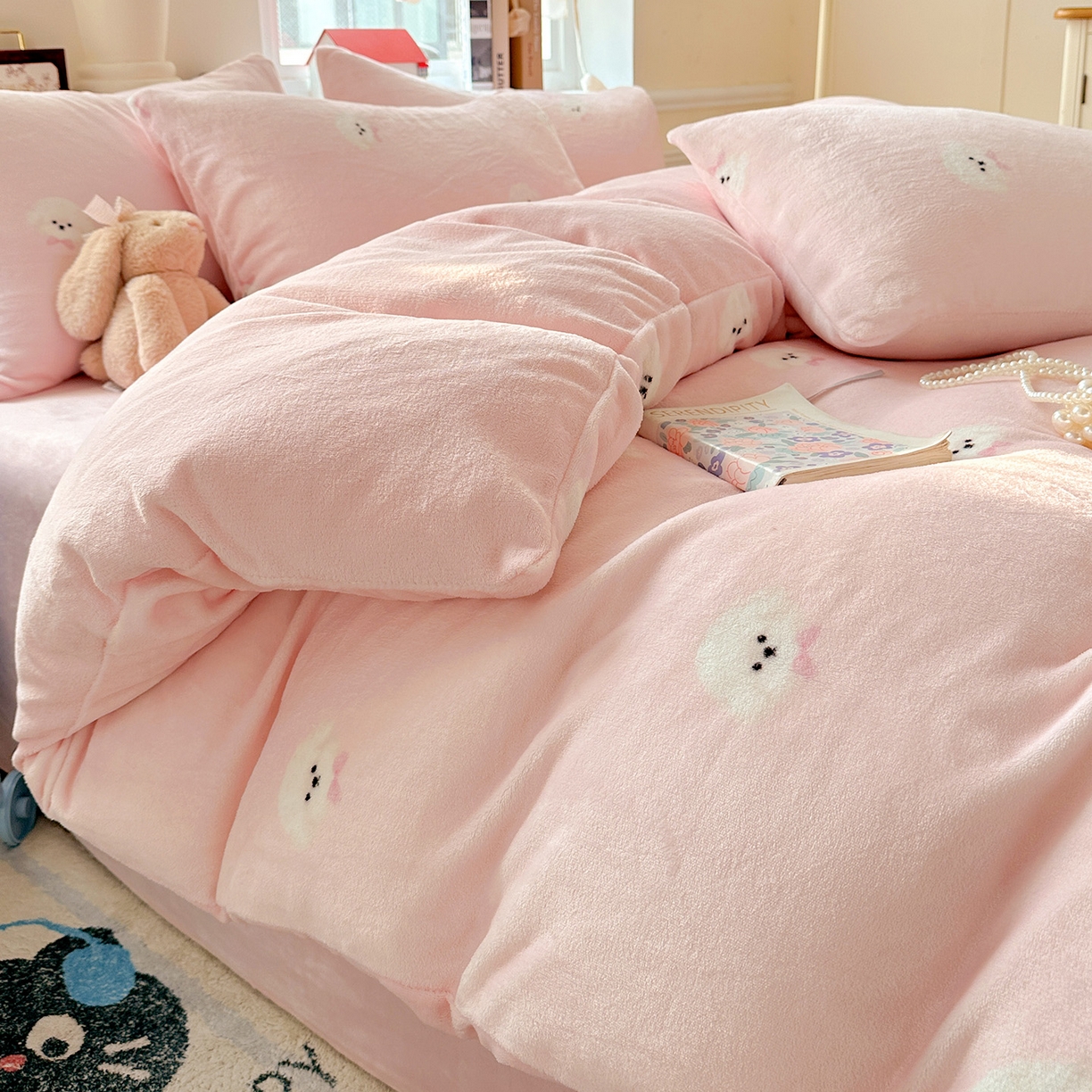 91家纺网 家纺一手货源 找家纺 水木坊 2025新款A加厚牛奶绒印花四件套-含买家秀 绒绒小狗-粉