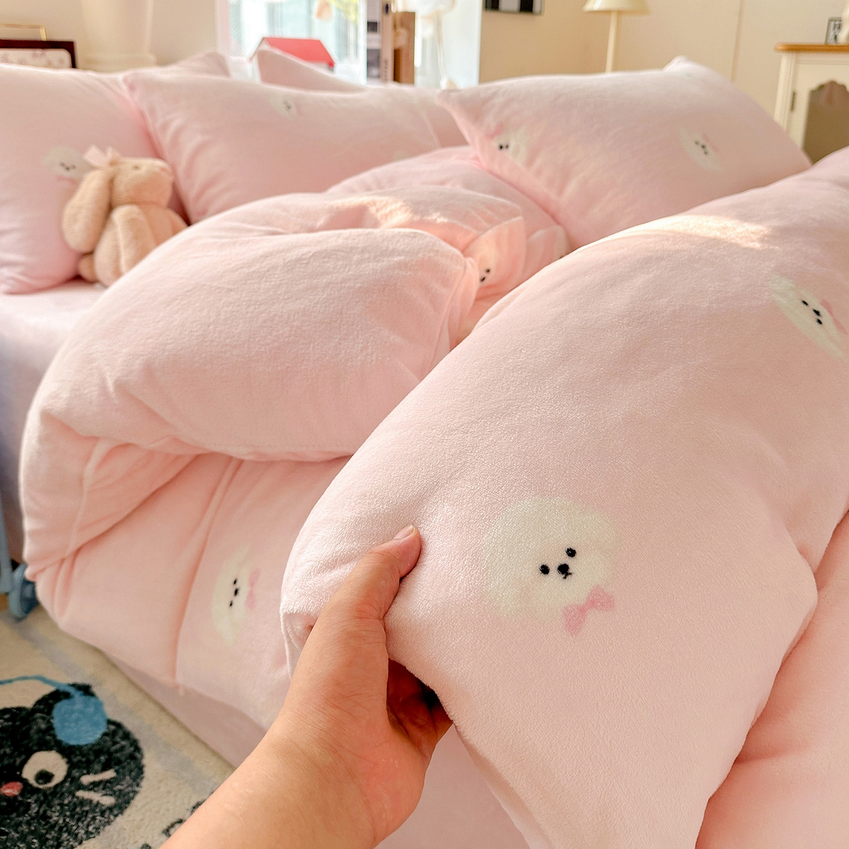 91家纺网 家纺一手货源 找家纺 水木坊 2025新款A加厚牛奶绒印花四件套-含买家秀 绒绒小狗-粉