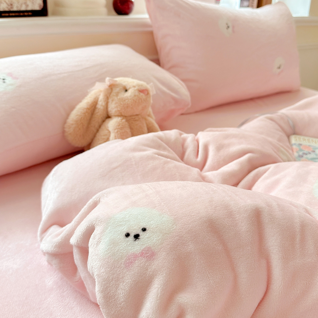 91家纺网 家纺一手货源 找家纺 水木坊 2025新款A加厚牛奶绒印花四件套-含买家秀 绒绒小狗-粉