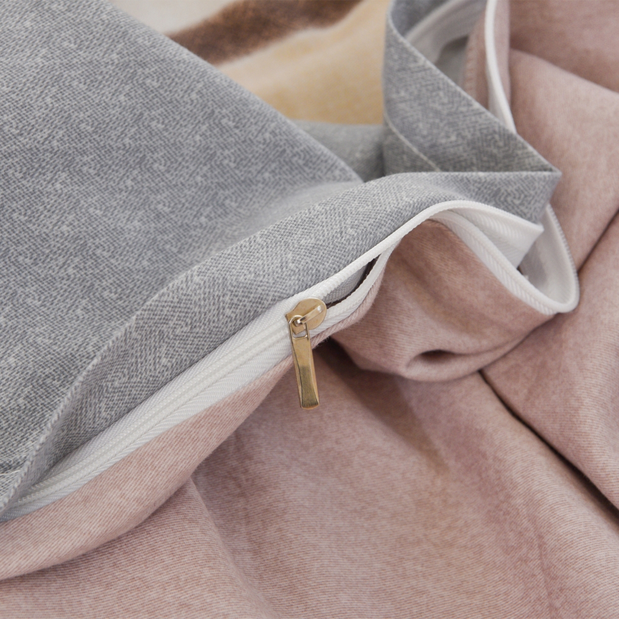 91家纺网 家纺一手货源 找家纺 董成龙家纺 2025新款全棉磨毛数码印花四件套 格雷特-黄