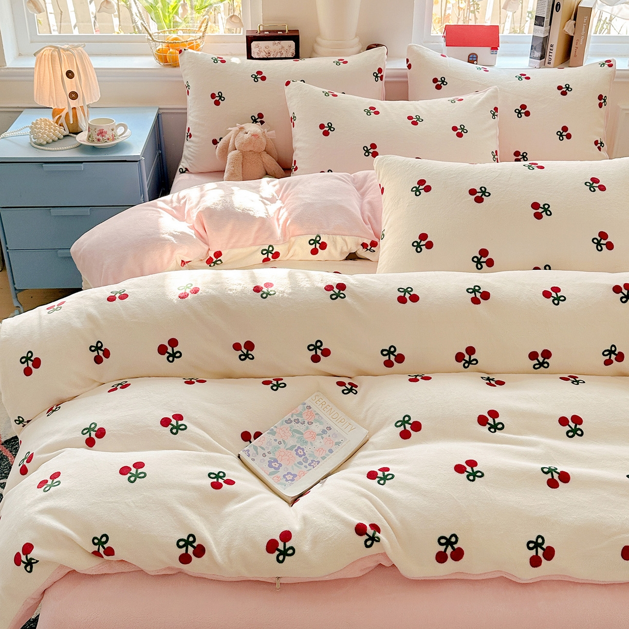 91家纺网 家纺一手货源 找家纺 水木坊 2025新款A加厚牛奶绒印花四件套-含买家秀 一口樱桃