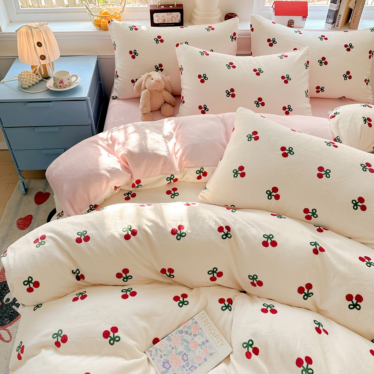 91家纺网 家纺一手货源 找家纺 水木坊 2025新款A加厚牛奶绒印花四件套-含买家秀 一口樱桃