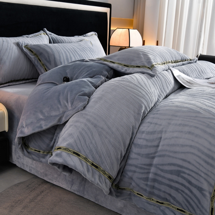 91家纺网 家纺一手货源 找家纺 （总）妮恒美 2025新款直播爆款牛奶绒四件套雕花压线款法莱绒四件套11