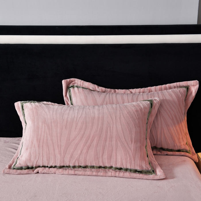 91家纺网 家纺一手货源 找家纺 妮恒美 2025新款直播爆款牛奶绒四件套雕花压线款法莱绒四件套11 梦幻-豆沙