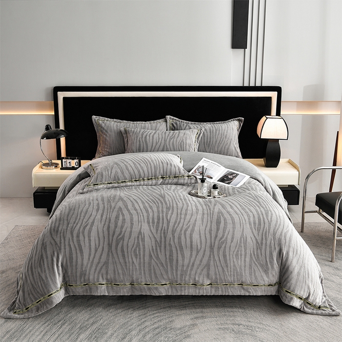 91家纺网 家纺一手货源 找家纺 妮恒美 2025新款直播爆款牛奶绒四件套雕花压线款法莱绒四件套11 梦幻-高级灰