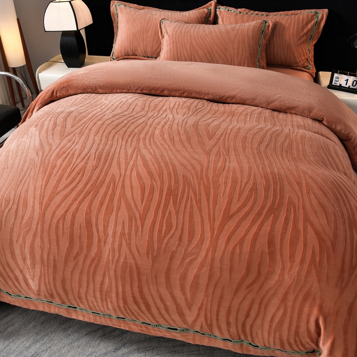 91家纺网 家纺一手货源 找家纺 妮恒美 2025新款直播爆款牛奶绒四件套雕花压线款法莱绒四件套11 梦幻-焦糖