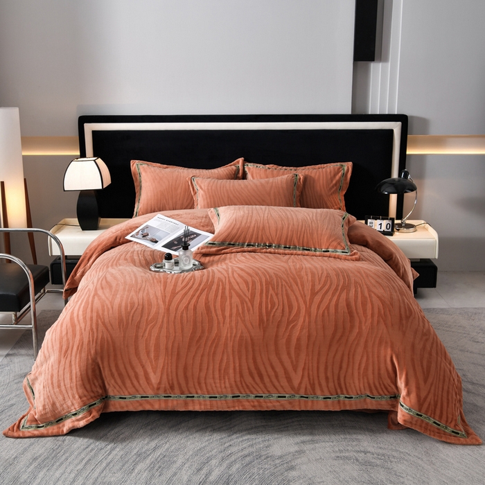 91家纺网 家纺一手货源 找家纺 妮恒美 2025新款直播爆款牛奶绒四件套雕花压线款法莱绒四件套11 梦幻-焦糖