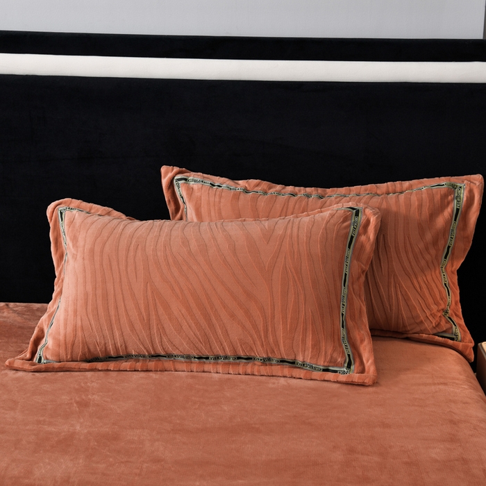 91家纺网 家纺一手货源 找家纺 妮恒美 2025新款直播爆款牛奶绒四件套雕花压线款法莱绒四件套11 梦幻-焦糖