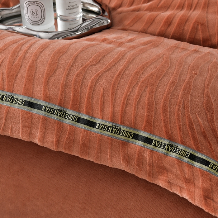 91家纺网 家纺一手货源 找家纺 妮恒美 2025新款直播爆款牛奶绒四件套雕花压线款法莱绒四件套11 梦幻-焦糖