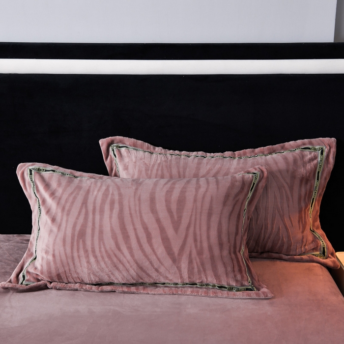 91家纺网 家纺一手货源 找家纺 妮恒美 2025新款直播爆款牛奶绒四件套雕花压线款法莱绒四件套11 梦幻-拿铁