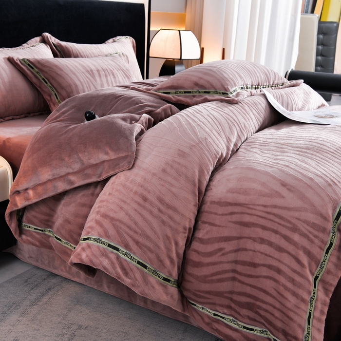 妮恒美 2025新款直播爆款牛奶绒四件套雕花压线款法莱绒四件套11 梦幻-拿铁