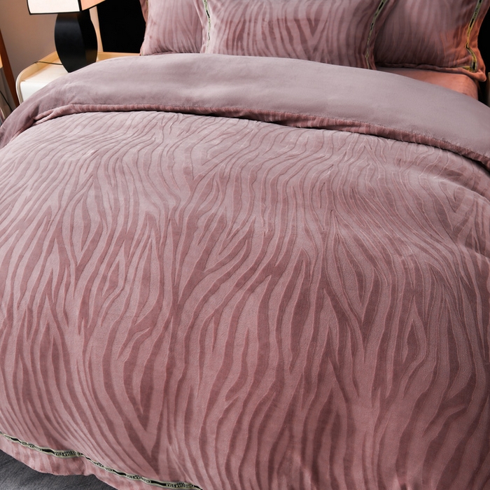 91家纺网 家纺一手货源 找家纺 妮恒美 2025新款直播爆款牛奶绒四件套雕花压线款法莱绒四件套11 梦幻-拿铁