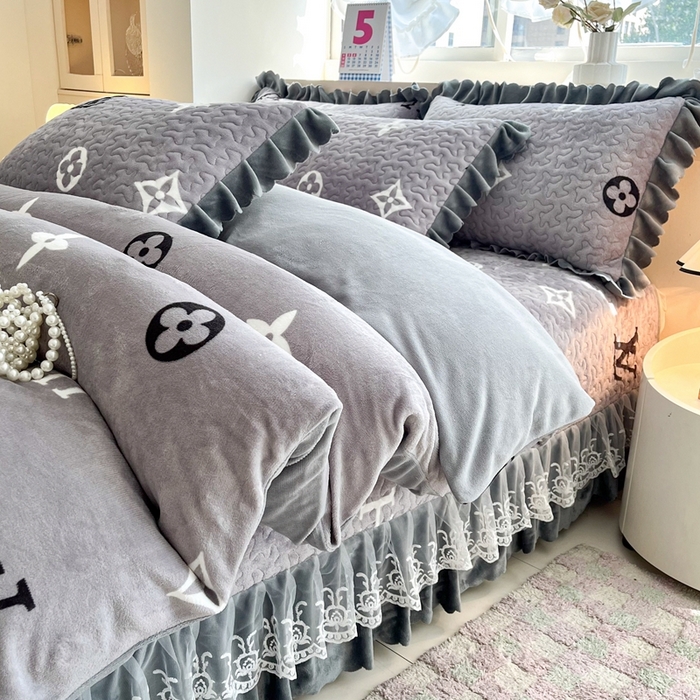 91家纺网 家纺一手货源 找家纺 铠畅 2025新款加厚牛奶绒床盖四件套 时尚之都