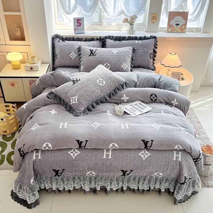 91家纺网 家纺一手货源 找家纺 铠畅 2025新款加厚牛奶绒床盖四件套 时尚之都