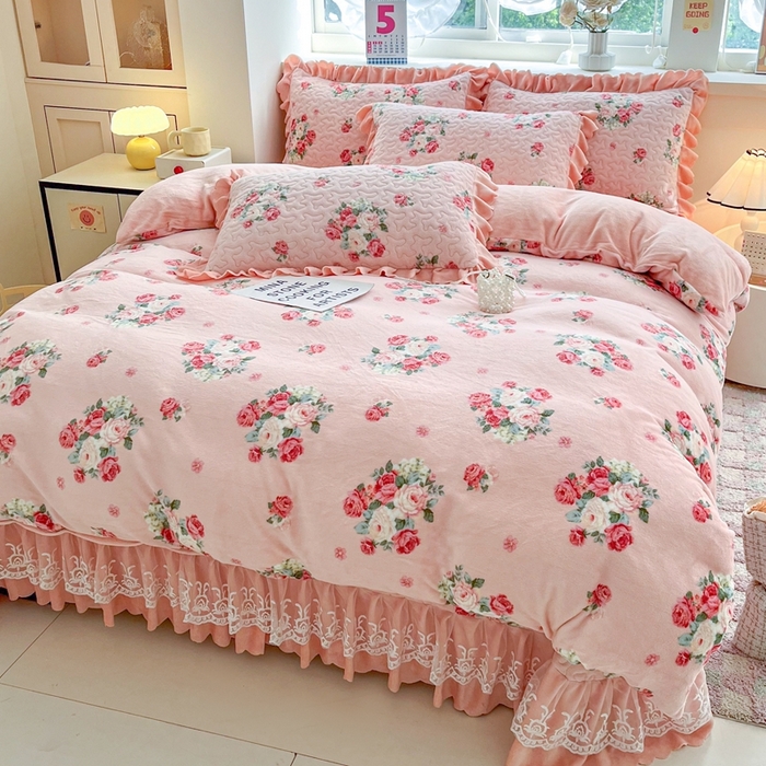 91家纺网 家纺一手货源 找家纺 铠畅 2025新款加厚牛奶绒床盖四件套 美女樱粉